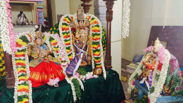 Sri Komalavalli Nayika Sametha Aravamudhan.jpg