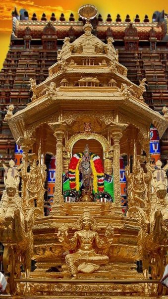 Srirangam Perumal in Golden chariot.jpg