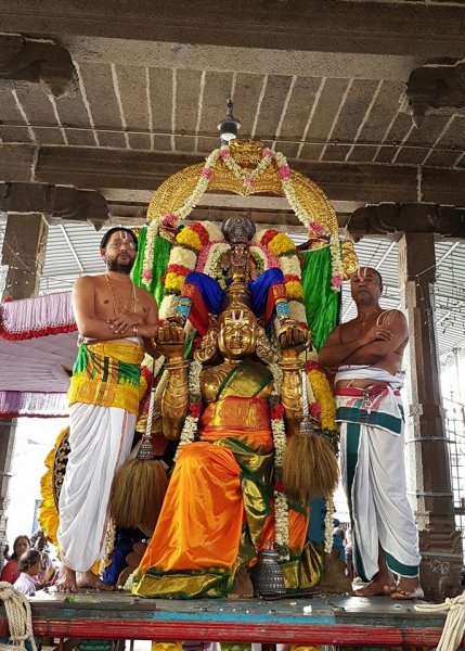 Sri Vardhar Garuda Sevai Purapadu.jpg