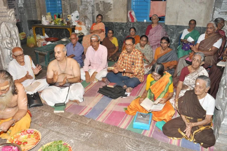 Audience listens TV Sundaravalli.webp