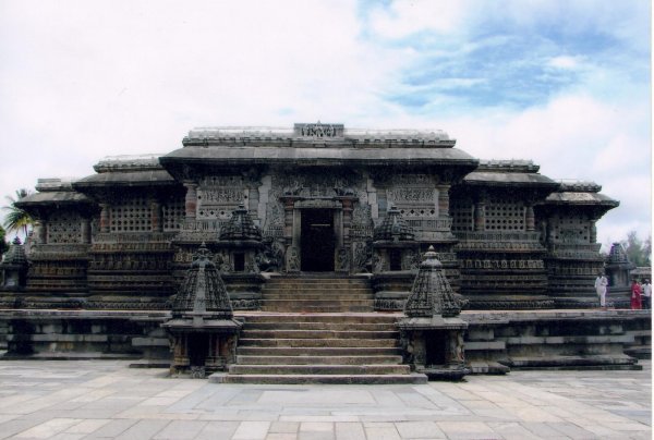 Chennakeshava_Temple_at_Belur.jpg