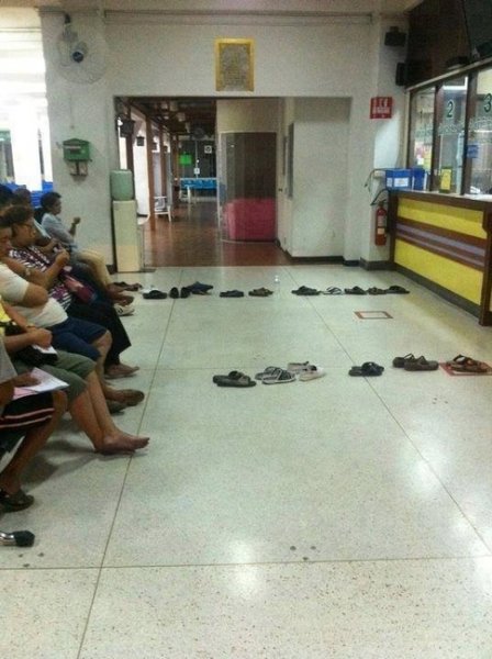 thai waiting in line.jpg