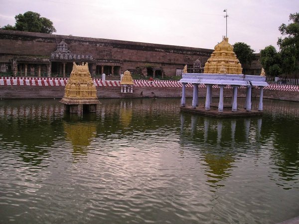 Kanchipuram Varadaraja Perumal Temple.jpg