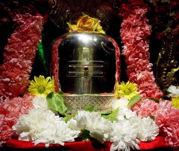 Panchavarneshwara – Linga in Five Colours – Urayur, Trichy.jpg