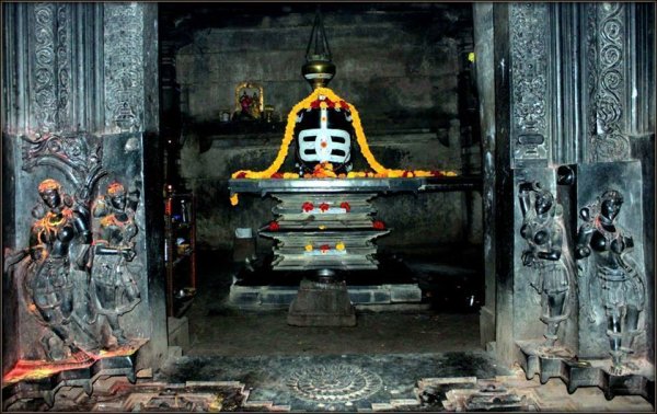 Shivling, Ramappa Temple, ‎Warangal‬, Telangana.jpg
